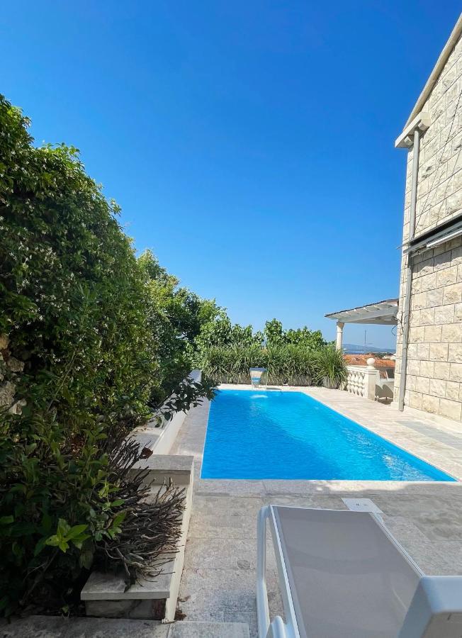 Ardura - Island **** Bol. Island Brac Apartament *